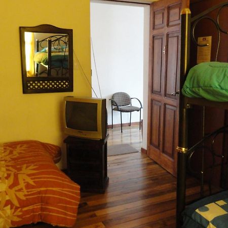 Hostal Del Piamonte Кіто Екстер'єр фото