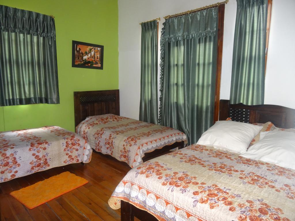 Hostal Del Piamonte Кіто Екстер'єр фото